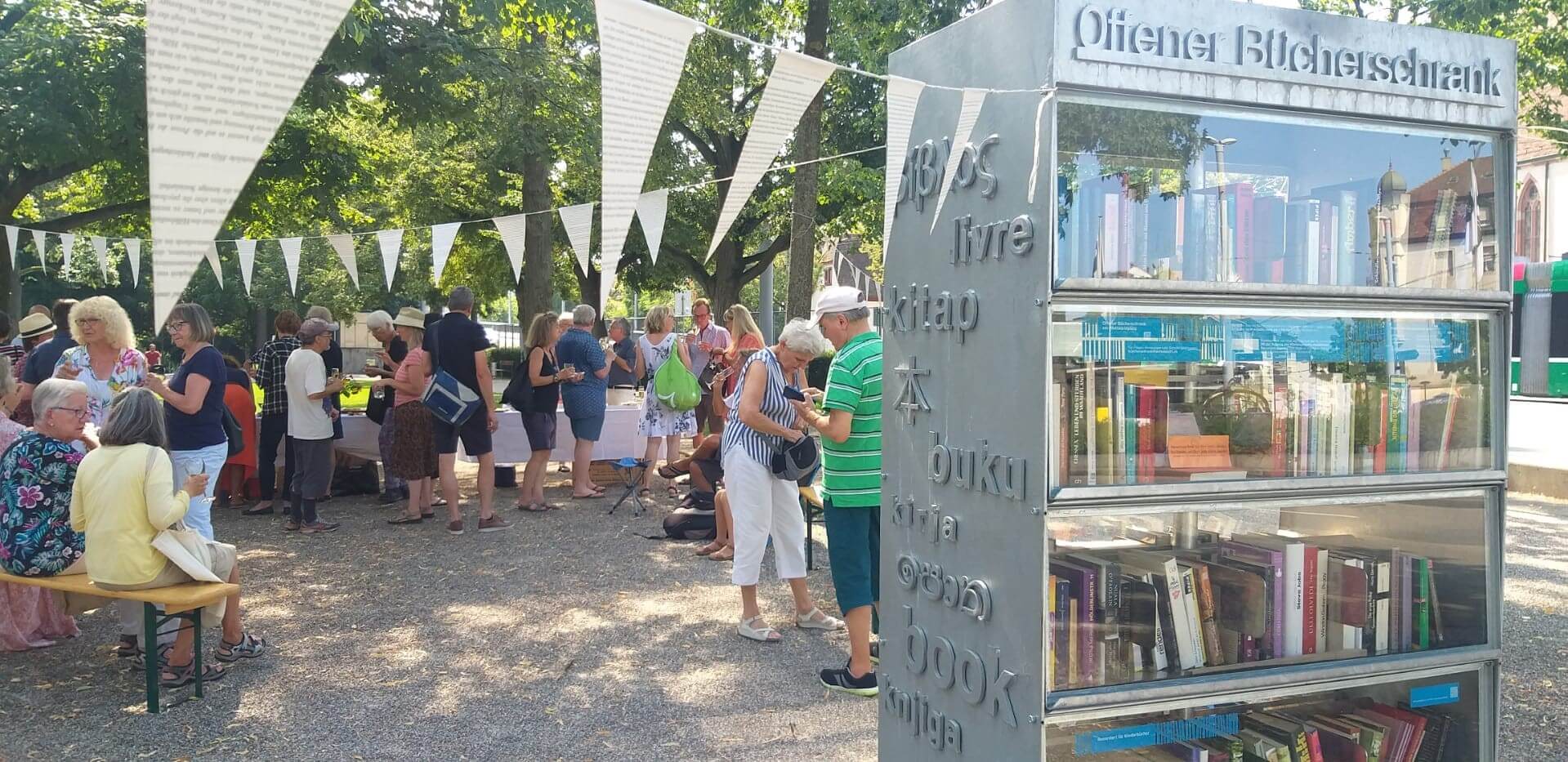 Offener-Buecherschrank-Wettsteinquartier-2019-08-30_Geburtstagsapero_Bild6.jpg